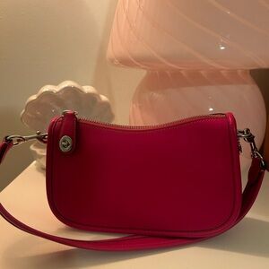 Coach Swinger 20 in Dragonfruit!